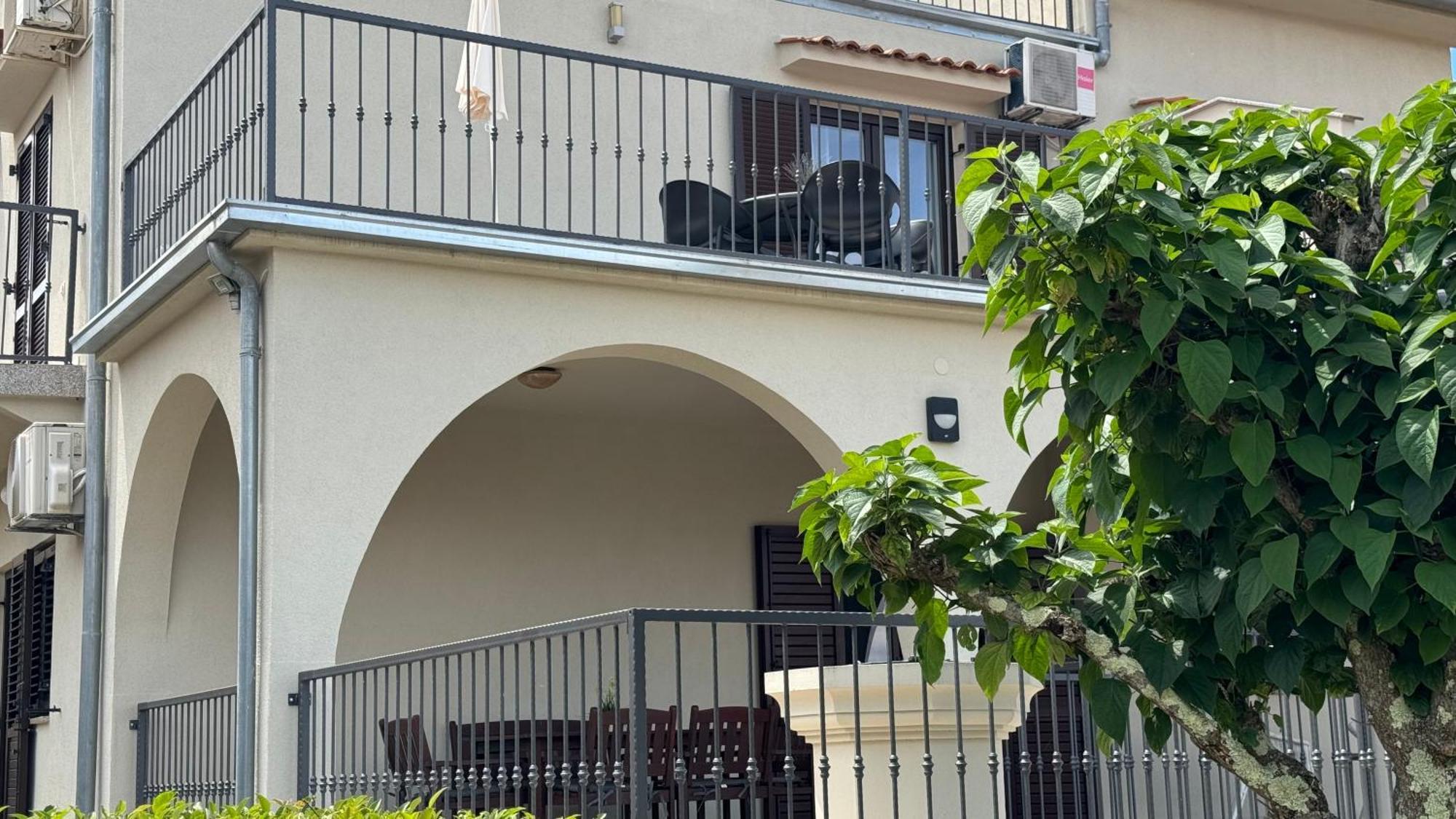 Apartments Ein Haus In Der Sonne Малинска Экстерьер фото